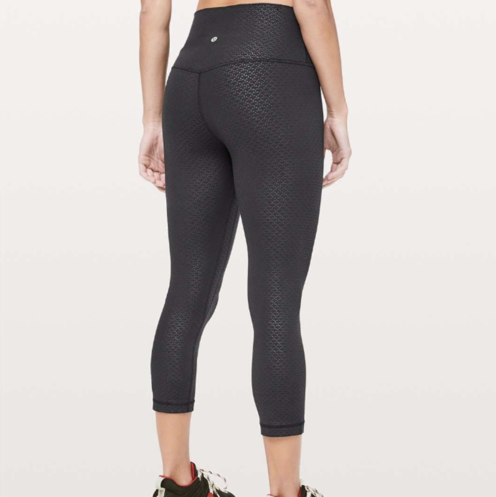 Lululemon Align Crop *21" Monochromic Black Emboss